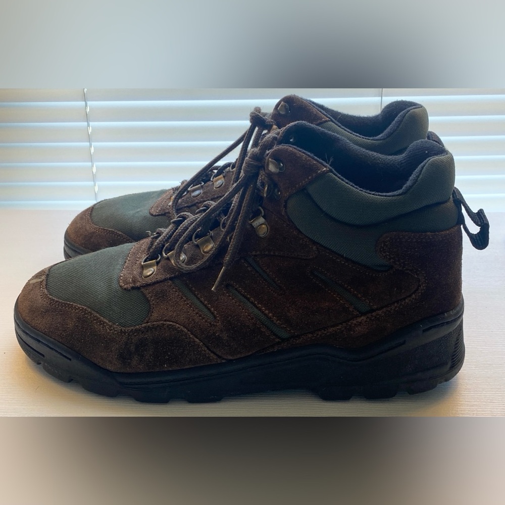 Vintage Men's Brown & Green Northwest Territory 10 1/2 Hiking Boot Shoes DONATED